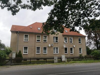 2- Raum- Wohnung mit Garten und Garage (renovierungsbedürftig)