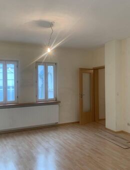 Hübsche Dachwohnung mit Einbauküche incl. Fitnessflat - Friedberg (Hessen)