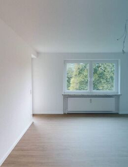 SANIERT: Helle 3-Zimmer-Wohnung mit BALKON und TAGESLICHTBAD - Rendsburg