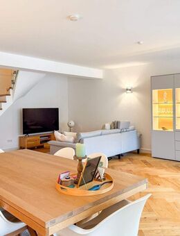 Exklusive Maisonette-Wohnung mit Sonnenterrasse und Einbauküche - Aufzug und Stellplätze - Düsseldorf