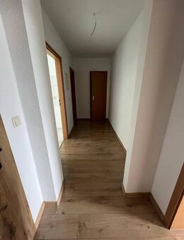 neu renovierte 2 Raum Wohnung im kleinen Mehrfamilienhaus - Zeitz