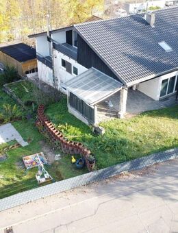 großes Haus mit 3 Einheiten mit weitläufigem Grundstück und zahlreichen Nutzungsmöglichkeiten - Keltern