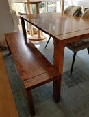 Esszimmertisch und passende Bank aus Sheesham-Holz – KARE-Design in 85221