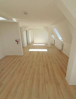 Helle 3-Zi DG Wohnung mit EBK in Stadtlage - Zwickau