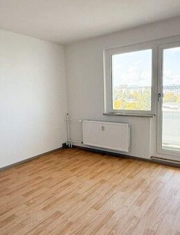 Sanierte 4-Raum-Wohnung mit Balkon und toller Aussicht - ab sofort in Annaberg-Buchholz! - Annaberg-Buchholz