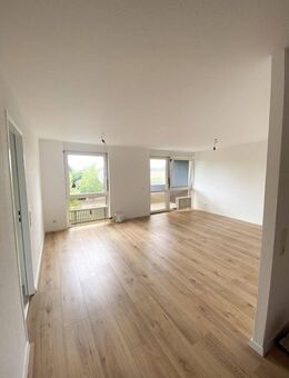 4-Zimmer-Wohnung, 83 m2, neu renoviert, inkl. Garage + Carport - Holzgerlingen