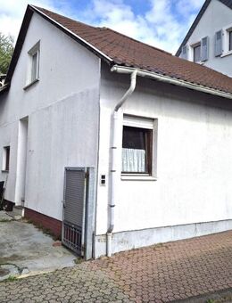 Handwerker aufgepasst ! ~2 Sanierungsbedürftige Doppelhaushälften ~ - Bad Vilbel