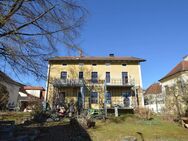 Charmante, freie Denkmal-2-Zi.-ETW mit Balkon und Garten in Alteglofsheim, direkt am Schloss - Alteglofsheim