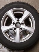 Vier Winterreifen auf Alu Felge in 40699