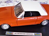 Modellauto Ford Mustang Convertible 1965 rot Revell-Model - Ibbenbüren