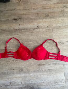 Roter BH Hunkemöller - Berlin