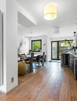 Gehobene Ausstattung und barrierearm: Großzügige 4-Zimmer-Wohnung mit Garten in Bestlage von Refrath - Bergisch Gladbach