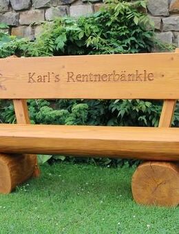 Gartenbank aus Lärche mit Gravur. Hochzeitsgeschenk. Rentnergeschenk. Weinachtsgeschenk. - Steyerberg