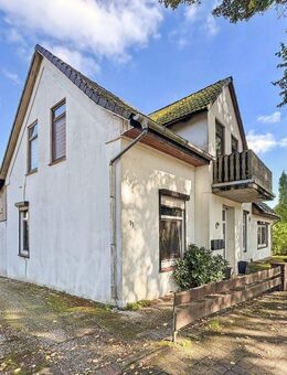 Charmantes Zweifamilienhaus mit Einliegerwohnung, großem Garten und Pool - Ritterhude