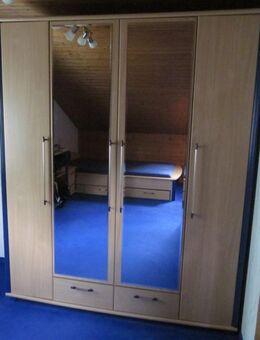 Günstig: Kinderzimmer/Jugendzimmer California Kunststoffoberfläche Buche blau abgesetzt (Kleiderschrank + Bett mit Nachtkästchen + div. Schränke + Bücherbrett), Abnahme auch einzeln - München