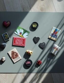 Magnettafel+15 Magnete Herzen Teddy Wackelbild Engel Teufel usw. zus. 10,- - Flensburg