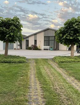 Repräsentative Villa auf einem parkähnlichen Grundstück in privater Lage - Steyerberg