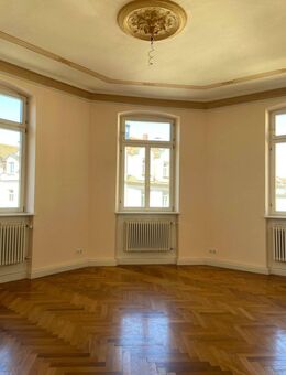 Großzügige 7-Zimmer-Altbauwohnung mit Balkon - Bamberg