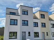 Endlich ankommen - 6-Zimmer Reiheneckhaus mit Dachterrasse und sonnigem Garten! - Hanau (Brüder-Grimm-Stadt)
