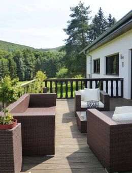 AUMÜLLER-Immobilien - Naturnahes modernes Wohnen und Arbeiten mit vier Wohneinheiten in herrlicher Natur - Schlüchtern