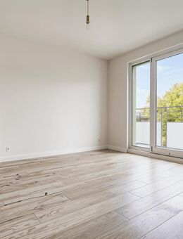 Köln-Nippes: Frisch renovierte, helle 2 Zimmer Dachgeschosswohnung mit zwei Balkonen - Köln