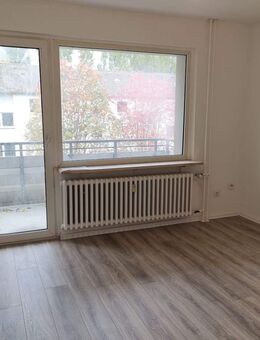 Renovierte 3-Zimmer-Wohnung im 2-Obergeschoss zu vermieten! *Mit Balkon* - Duisburg