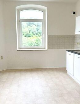 Großzügige Wohnung mit Einbauküche und Stellplatz in Annaberg Ortsteil Buchholz!! - Annaberg-Buchholz