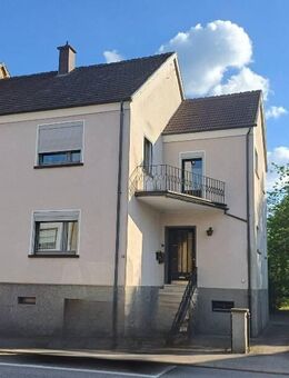 Zweifamilienhaus mit großen Grundstück (ca.1650 m²) Gartenhaus, Garage und Autoabstellplätzen in St. Ingbert-Rohrbach (vermietet) - Sankt Ingbert