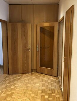 Neuwertige Wohnung mit 4 Zimmern, Vollbad, EBK, Echtholzpakett und Traumterrasse in Freiberg - Freiberg