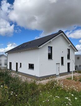 Neubau-Zweifamilienhaus in exklusiver Wohnlage direkt am Weinberg mit Fernsicht - Nieder-Olm