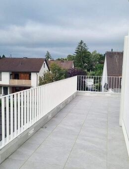 Moderne 3-Zimmer-Dachgeschoss-Wohnung mit Dachterrassen in der Gartenstadt-Trudering - München
