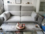 2er Couch mit ausziehbarer Sitzfläche und verstellbaren Rückenlehne zu verkaufen! - Duisburg