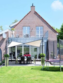 Großes freistehendes Einfamilienhaus mit Garage in Grenznähe zu den Niederlanden - Kranenburg (Nordrhein-Westfalen)