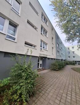 Charmante 3 Zimmer Wohnung mit neu saniertem Bad - Garbsen