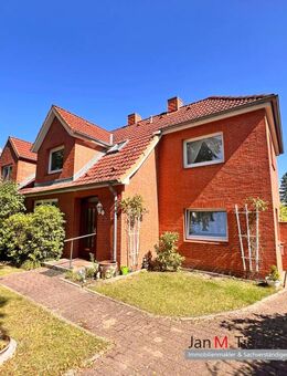 Familiendoppelhaushälfte mit Einliegerwohnung auf Eigenland und Keller - Groß Grönau