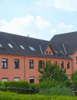 Hübsche Familienwohnung mit Laminatboden und Badewanne * ruhige Lage mit Gartenblick - Riesa