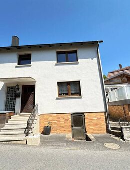 Charmantes Wohnhaus mit Garagen und Gartenhütte - Rödental/Mönchröden - Rödental