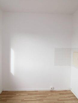 Schöne 4-Zimmer-Wohnung in Leipzig / Lausen-Grünau, zentrale Lage, Hausmeisterservice u.v.m. - Leipzig