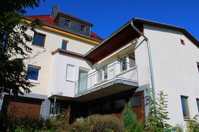 Zweifamilienhaus 2013 TOTALSANIERT in beliebter Wohnlage von Waltershausen - Garten, Garagen und toller Ausblick inklusive