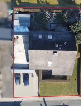 großzügiges 2 Parteienhaus mit 2 Garagen und 4 Außenstellplätzen - Heinzenbach