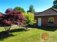 Idyll am Rande Hamburgs: Ebenes Wohnhaus mit wertiger Ausstattung, Carport + Garten mit Ausblick - Kattendorf