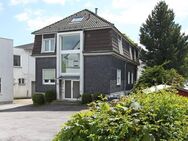 Sanierer aufgepasst! Freistehendes und teilsaniertes 1-3-Familienhaus in Remscheid - Remscheid