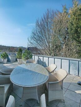 Wohnen wie im Haus! Schickes Penthouse mit großzügiger Dachterrasse und tollem Blick über Gräfrath - Solingen (Klingenstadt)