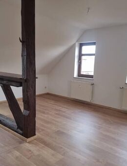 Gemütliche Singlewohnung im DG - auf Wunsch auch mit EBK - Gößnitz