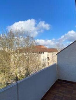 TOP MODERNISIERTE 2,5-ZIMMER-WOHNUNG MIT BALKON & TG-STELLPLATZ IN RUHIGER LAGE - Ulm