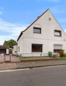 Bremen-Blumenthal: Doppelhaushälfte für die kleine Familie mit Garage und wunderschönem Garten - Bremen