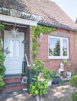 RESERVIERT - Einfamilienhaus mit Potenzial - Individuelle Gestaltungsmöglichkeiten auf großzügigem Grundstück - Burweg