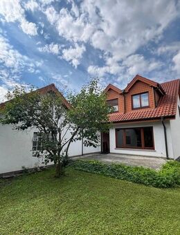 Großes Wohnhaus mit Doppelgarage und zwei Wohnungen in der Nordstadt - Heppenheim (Bergstraße)