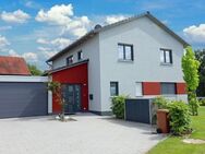 In begehrter Lage! Neuwertiges Wohnhaus mit Dop.-Garage, EBK und herrlichem Fernblick - Parkstein