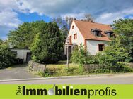 1245 - 5 km von Hof: Älteres Einfamilienhaus mit Garten - Gattendorf